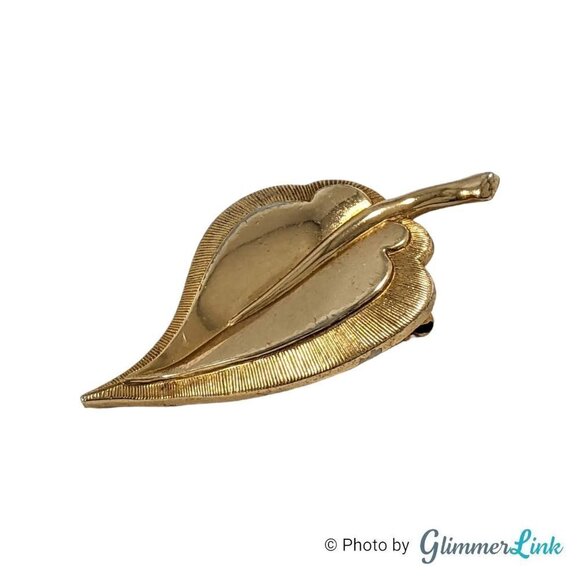 Vintage Monet Gold Tone Polished & Ribbed Leaf Brooch - Picture 4 of 10